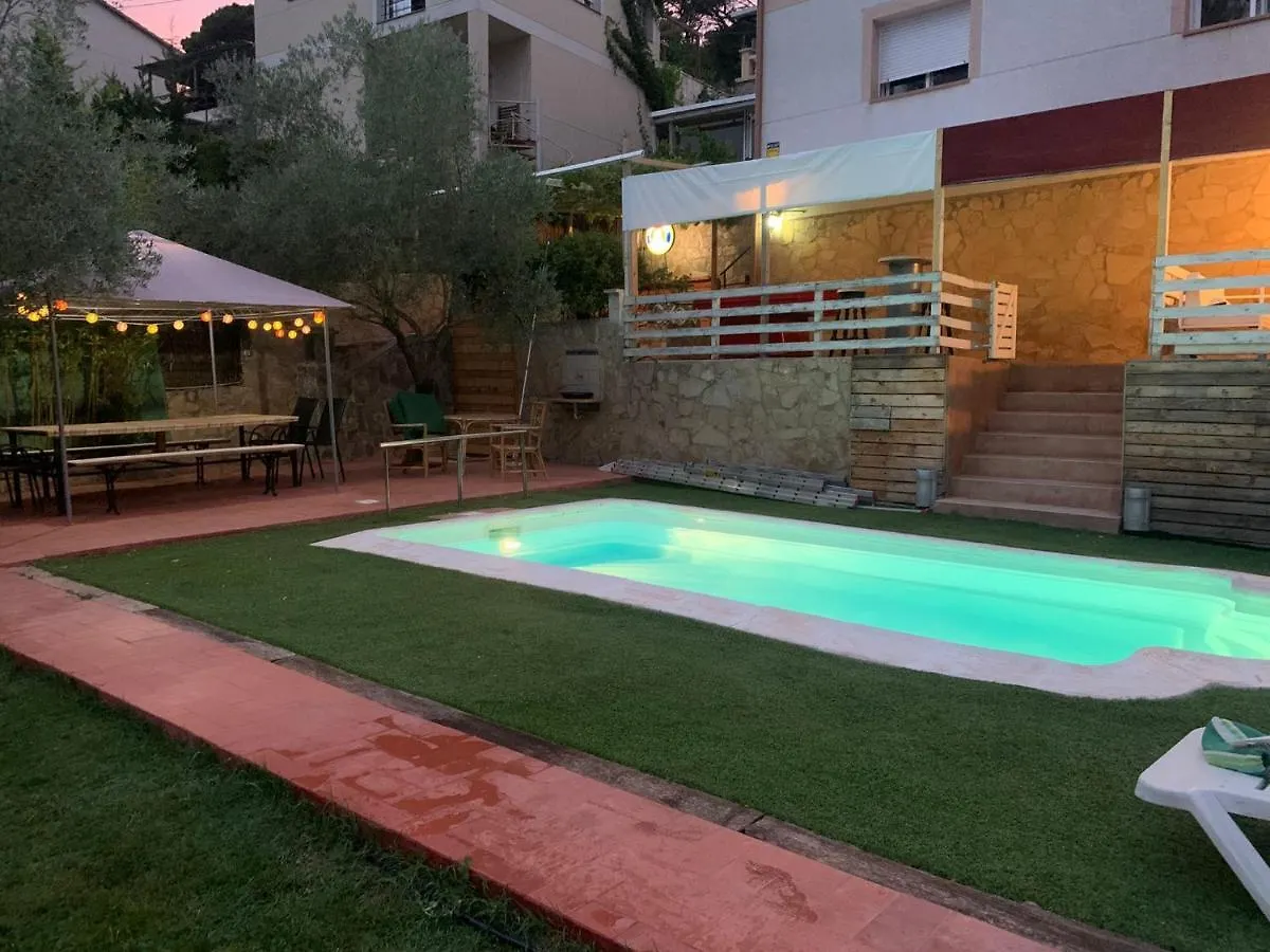 The Happy House Villa Mont Barbat Сasa de vacaciones