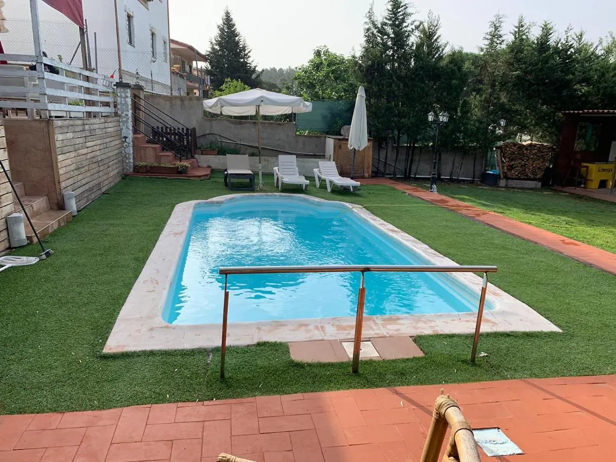 The Happy House Villa Mont Barbat Сasa de vacaciones
