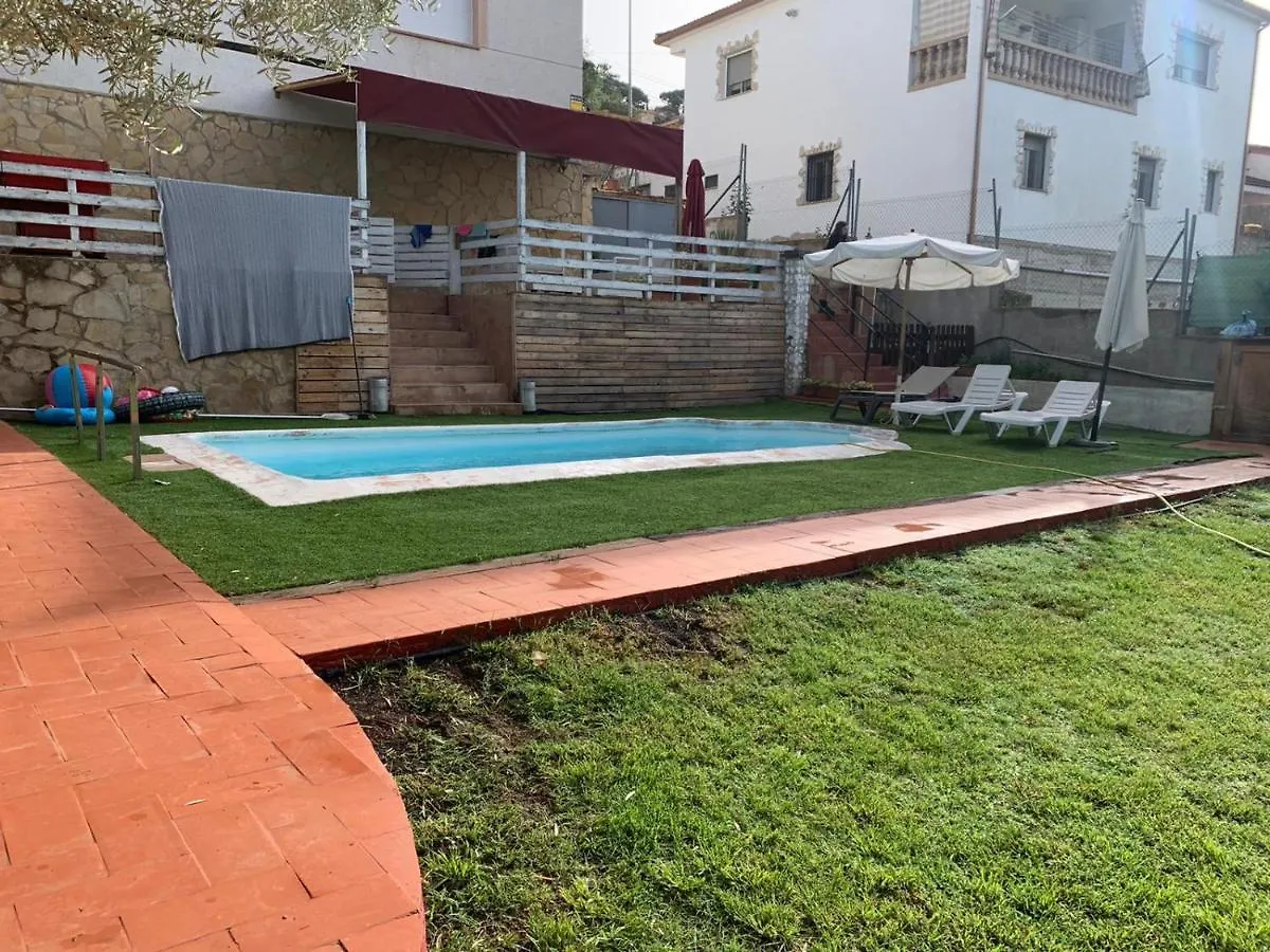 The Happy House Villa Mont Barbat Сasa de vacaciones