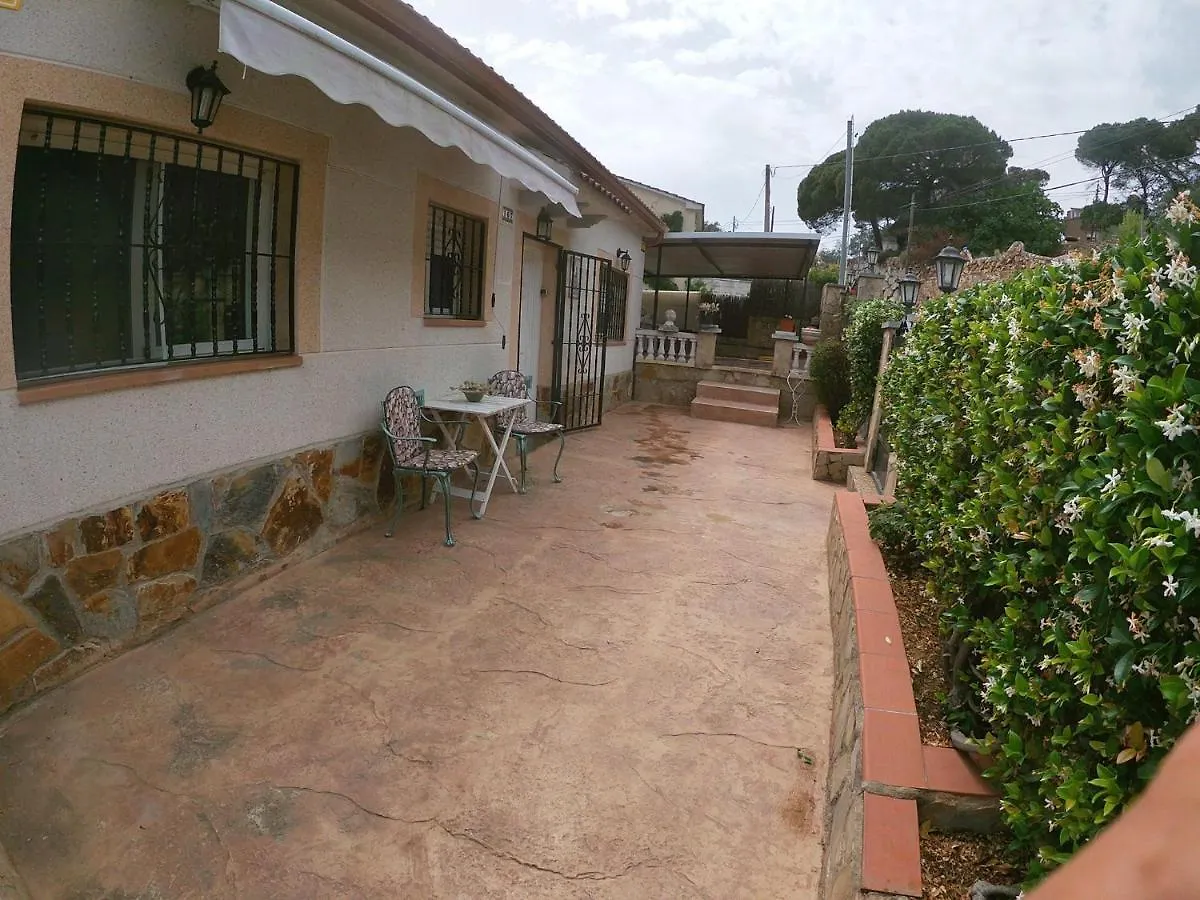 The Happy House Villa Mont Barbat Сasa de vacaciones