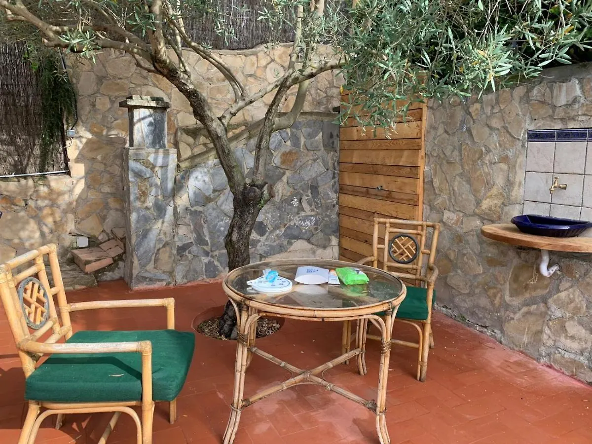 The Happy House Villa Mont Barbat Сasa de vacaciones